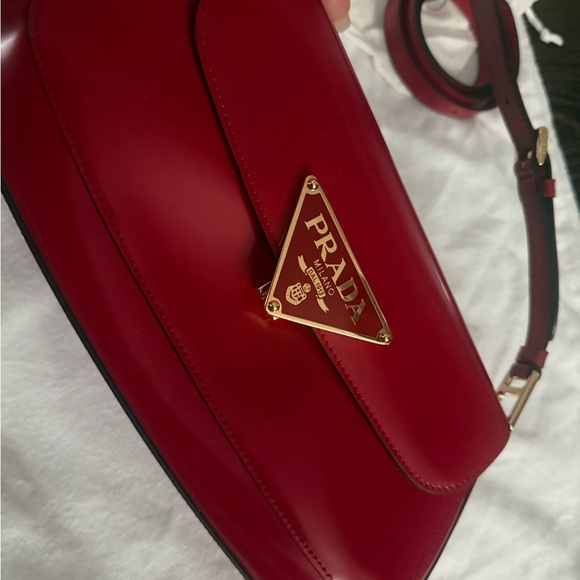 Prada Red Glossy Shoulder Bag with Gold Logo - Picture 4 of 10